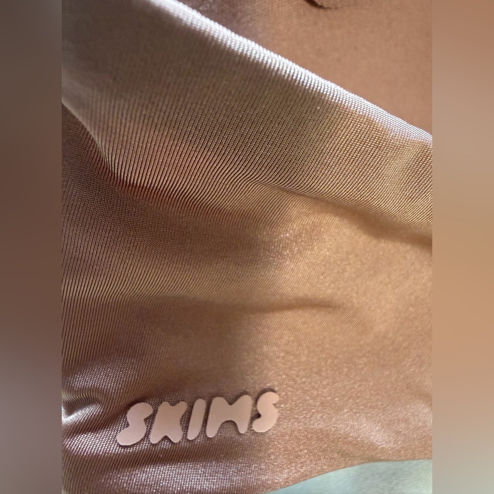 SKIMS wireless bra 36 B NWOT - Picture 5 of 5